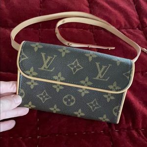 Louis Vuitton monogram pouchette